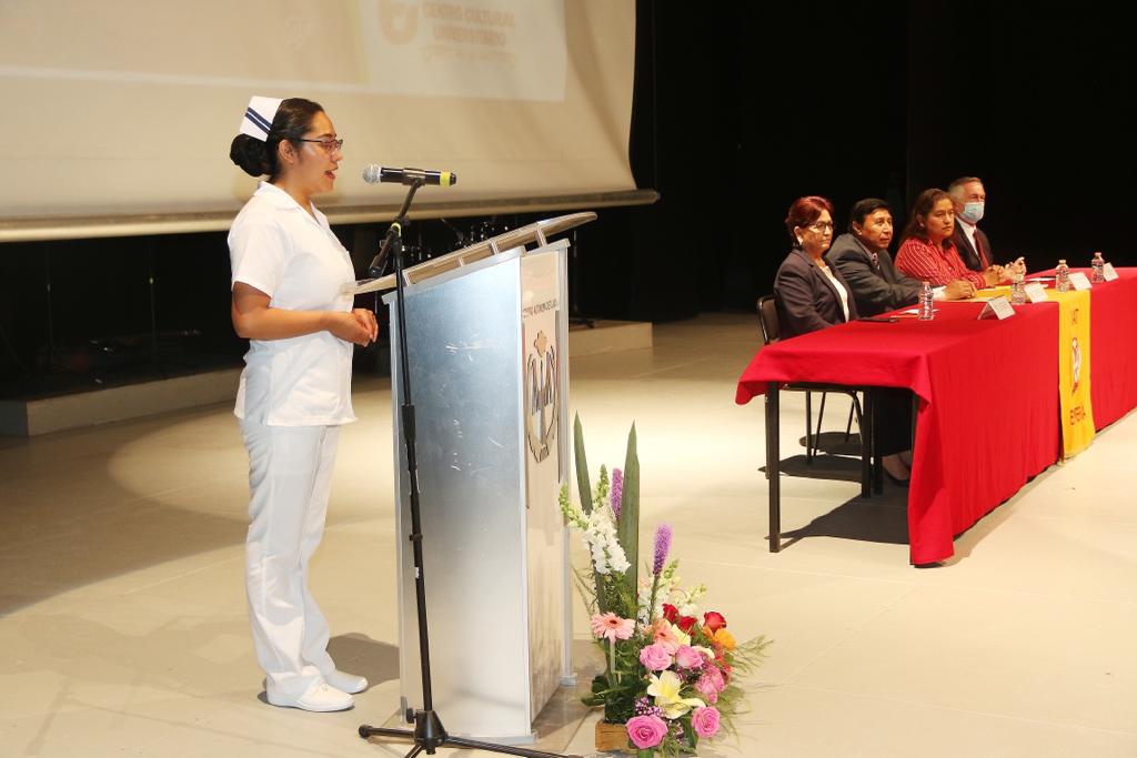 Graduó UATx a profesionistas en enfermería